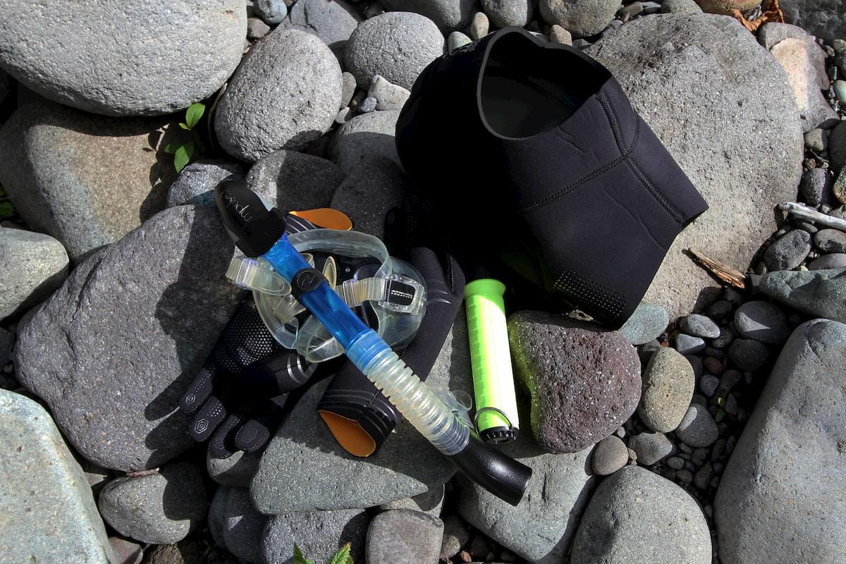 dry snorkel with gear on rocks