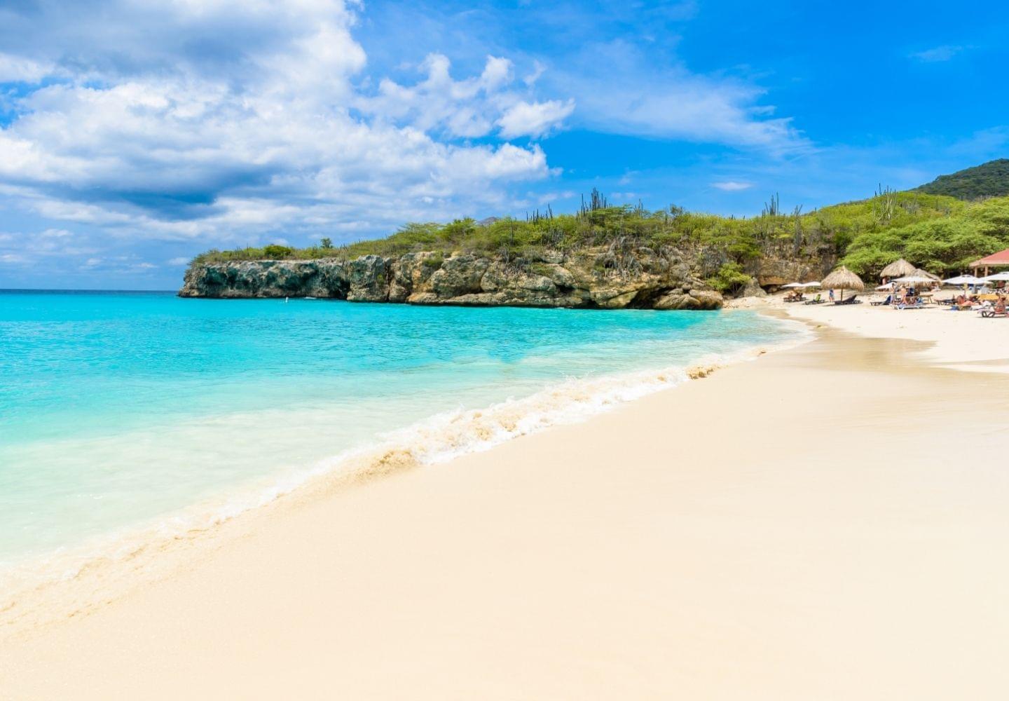 kleine knip beach on curacao