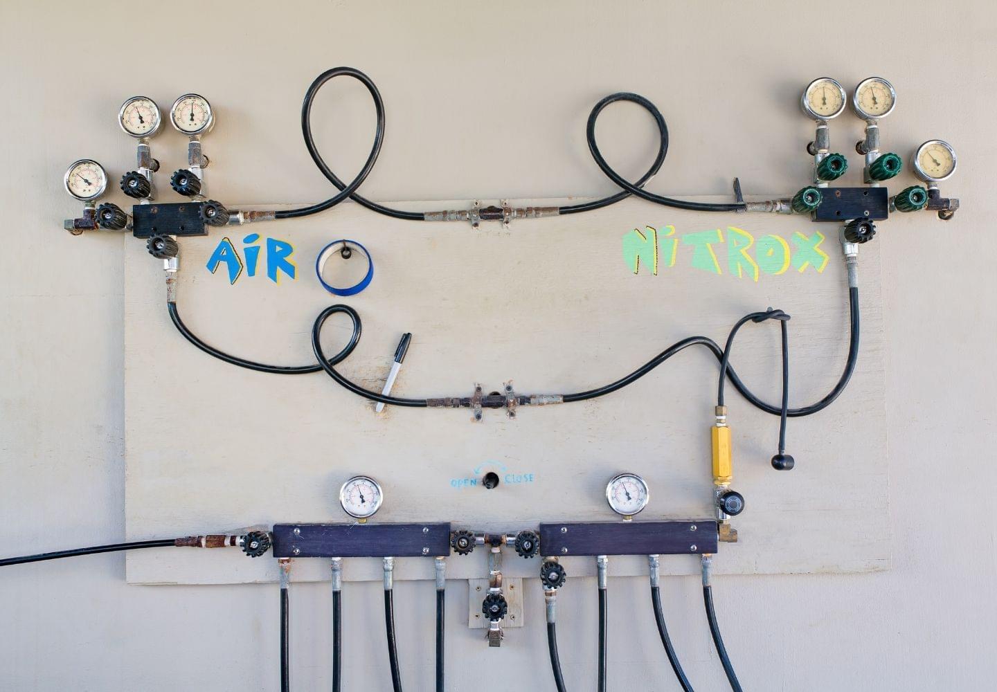 scuba tank filling station with air and nitrox