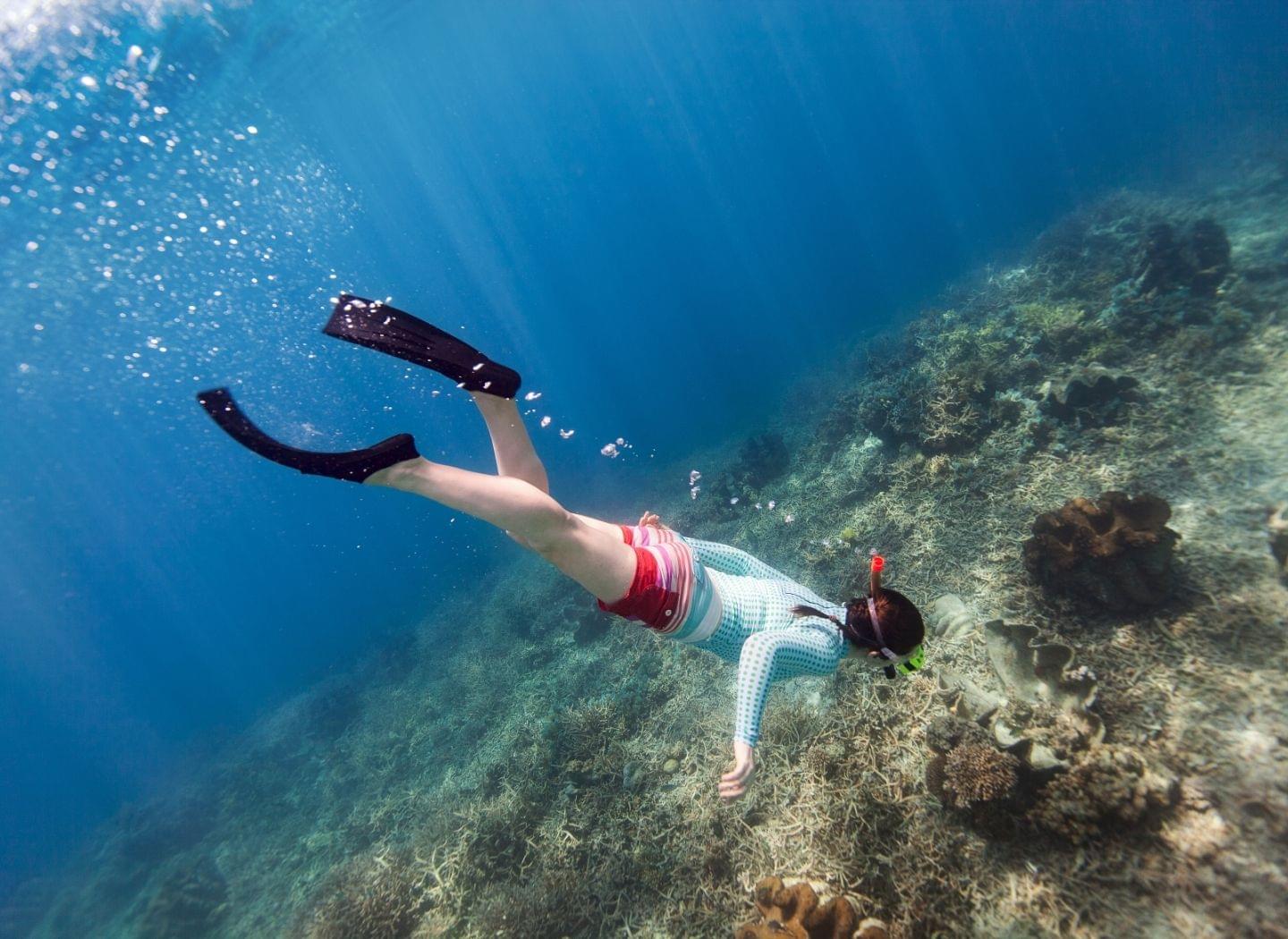 diving underwater holding breath