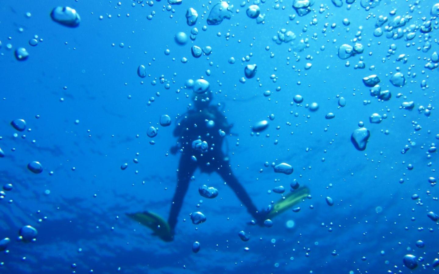 Flying after scuba diving: Why you should wait